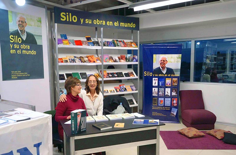 Stand de la editorial León Alado en la Feria del Libro de Madrid